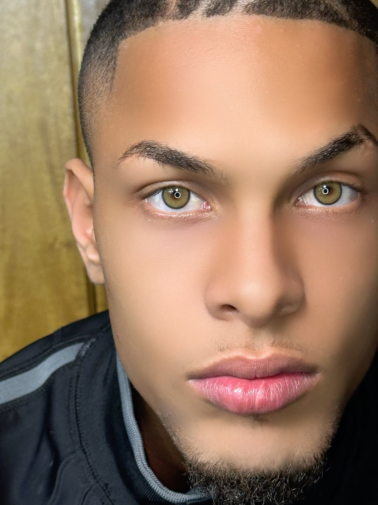 Neala yellow Brown  (pupila reducida)