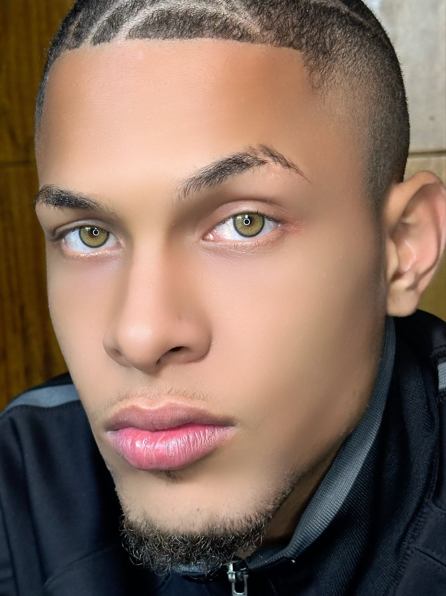 Neala yellow Brown  (pupila reducida)