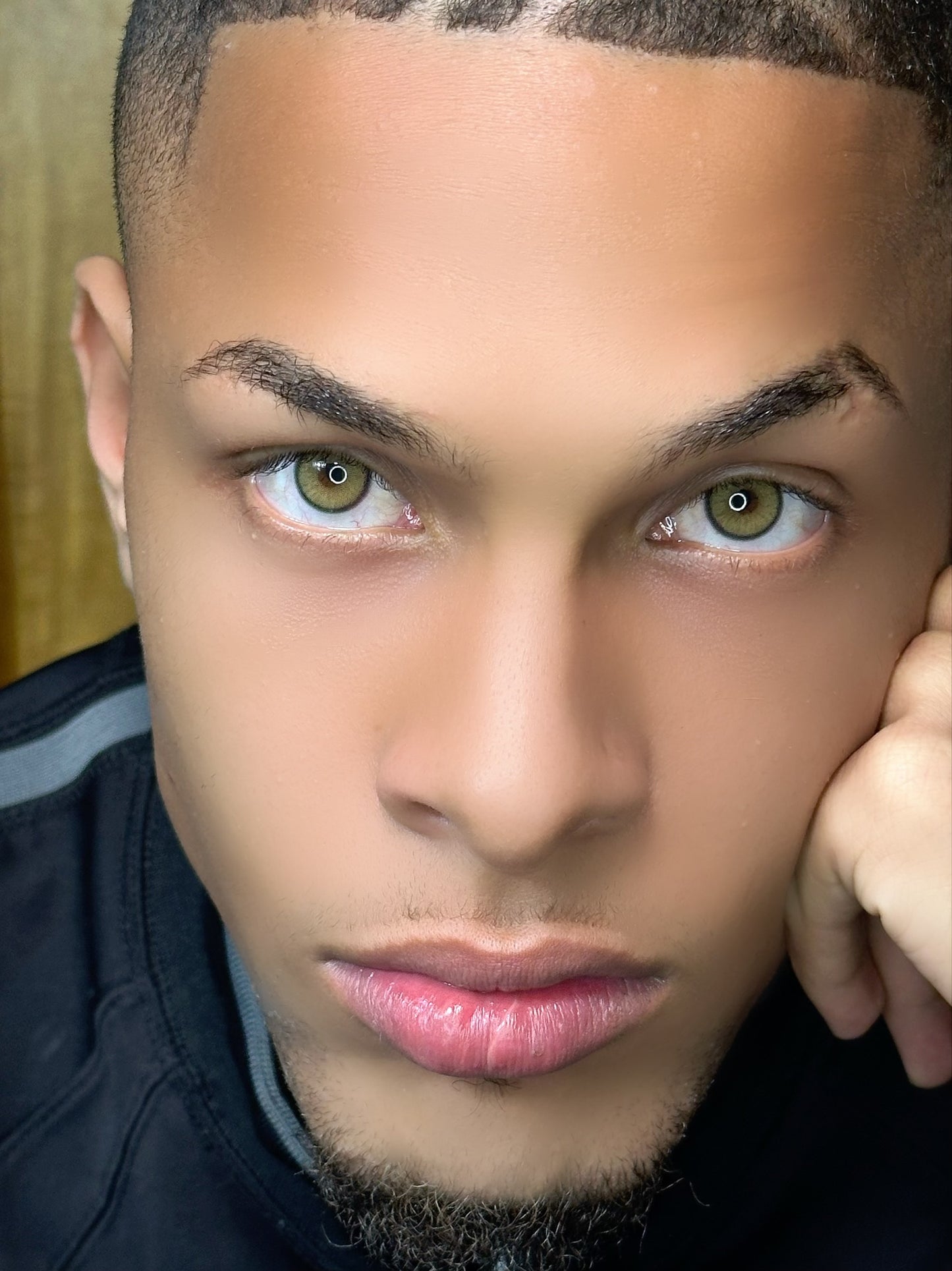 Neala yellow Brown  (pupila reducida)