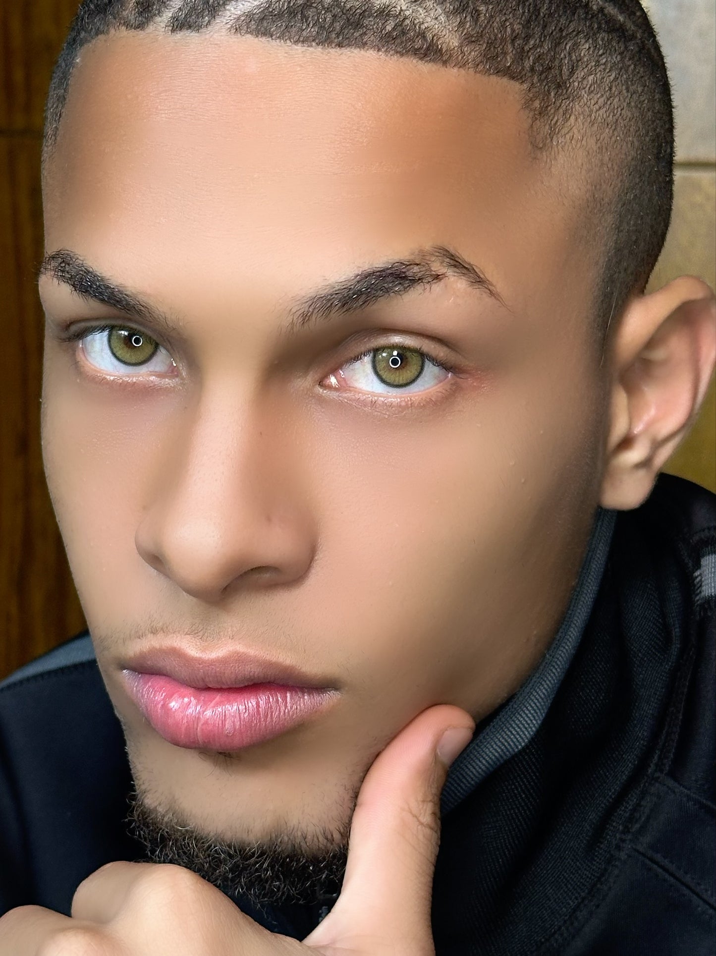 Neala yellow Brown  (pupila reducida)