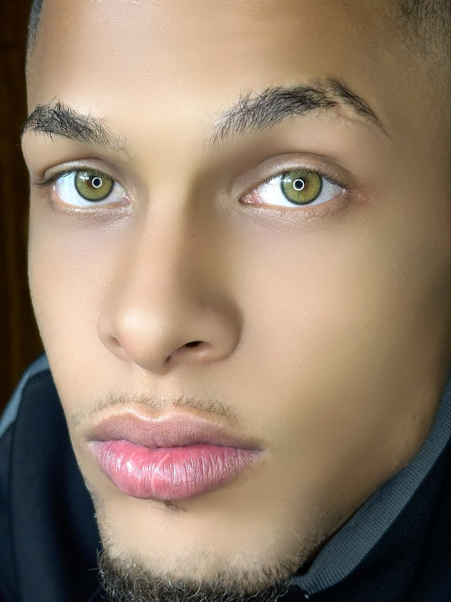 Neala yellow Brown  (pupila reducida)