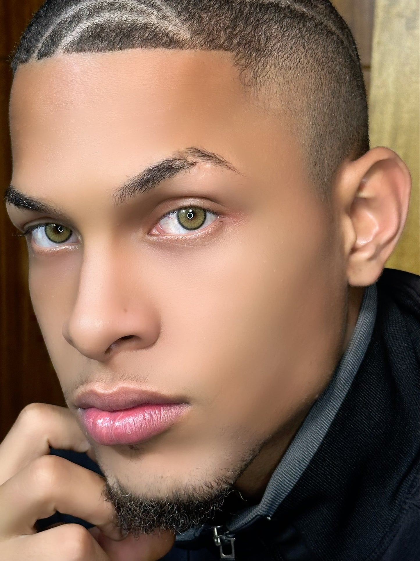 Neala yellow Brown  (pupila reducida)